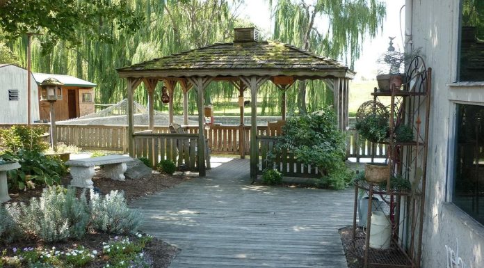 How to Declutter Your Patio